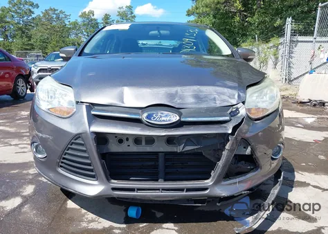 2014 Ford Focus Se z USA, uszkodzony, nr VIN 1FADP3F27EL411799